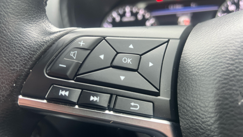 Nissan Juke 1.0 DiG-T 114 N-Connecta 5dr Petrol Hatchback